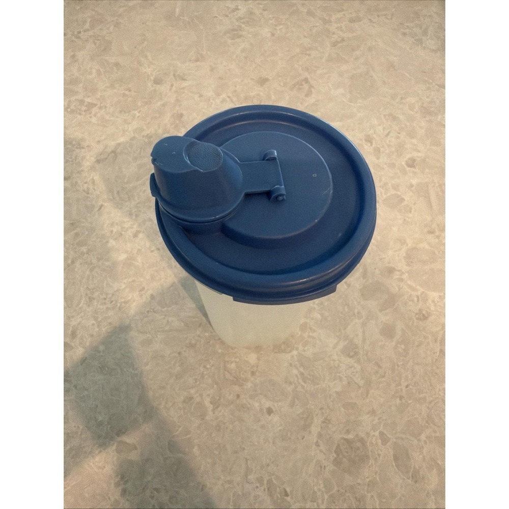 Tupperware Blue Modular Mate Container. 22 Fl oz
